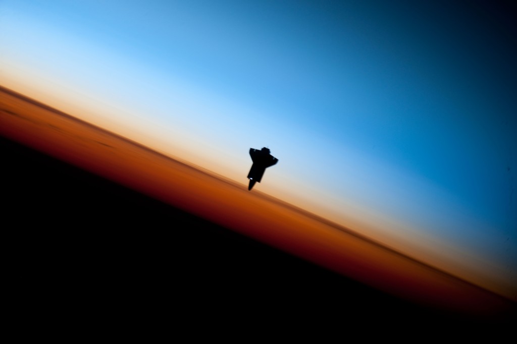 Endeavour_STS-130_Earth_Limb